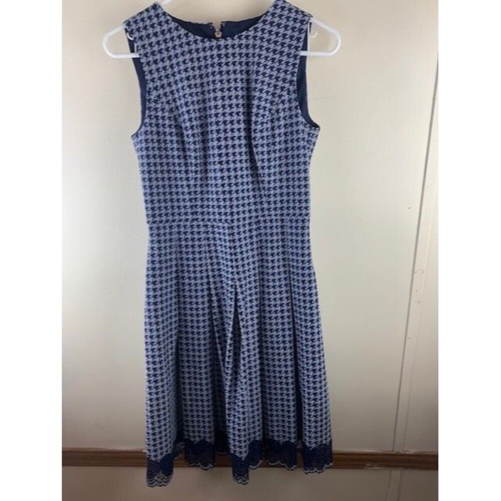 Tommy Hilfiger Size 2 Navy Dress Fit N Flare Sleeveless Scoop Neck